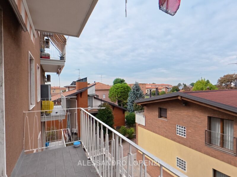 Vista dal balcone della camera da letto sul quartiere